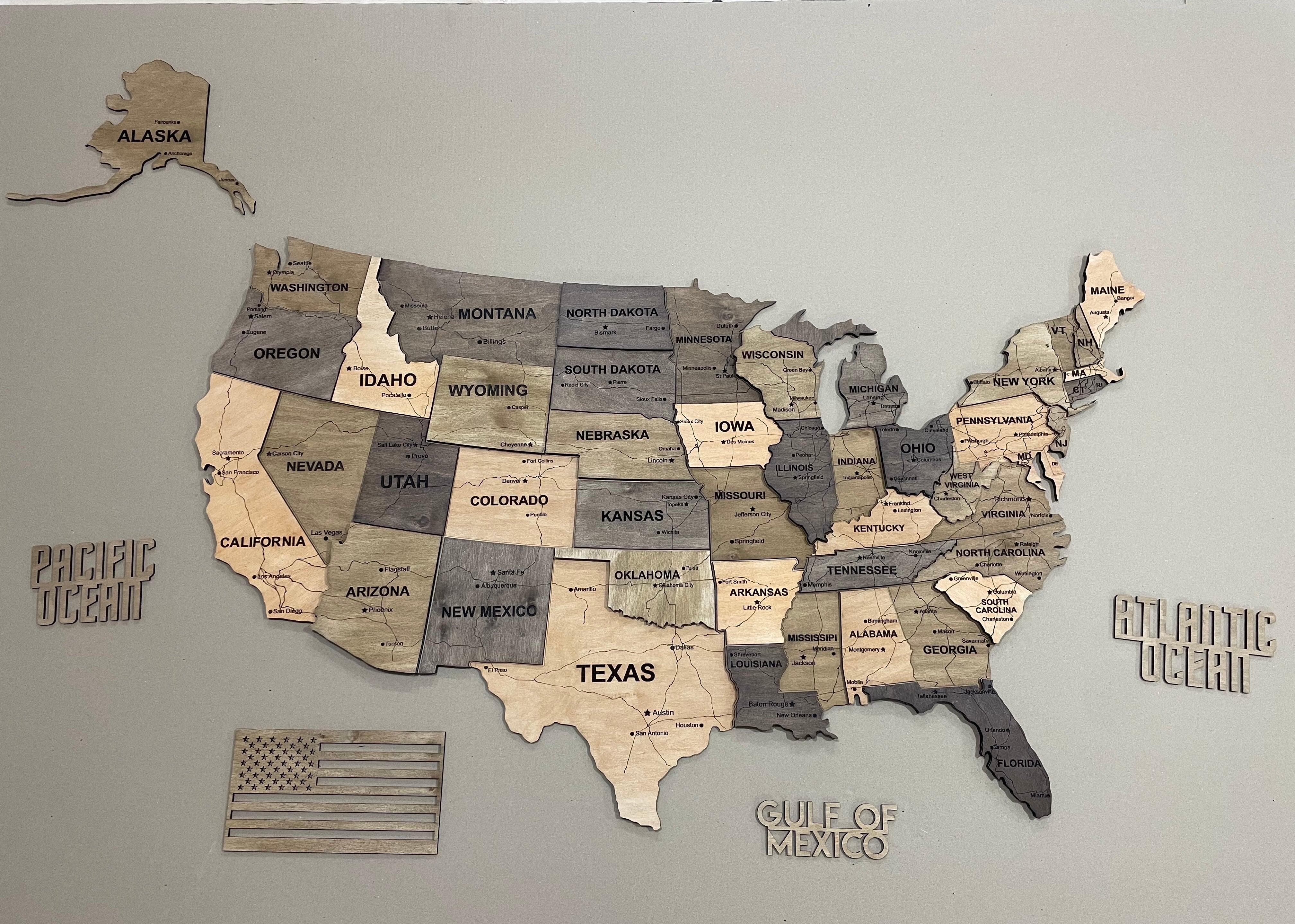 copy-the-usa-led-map-on-acrylic-glass-with-acrylic-rivers-roads-and-backlighting-between-states-color-elis