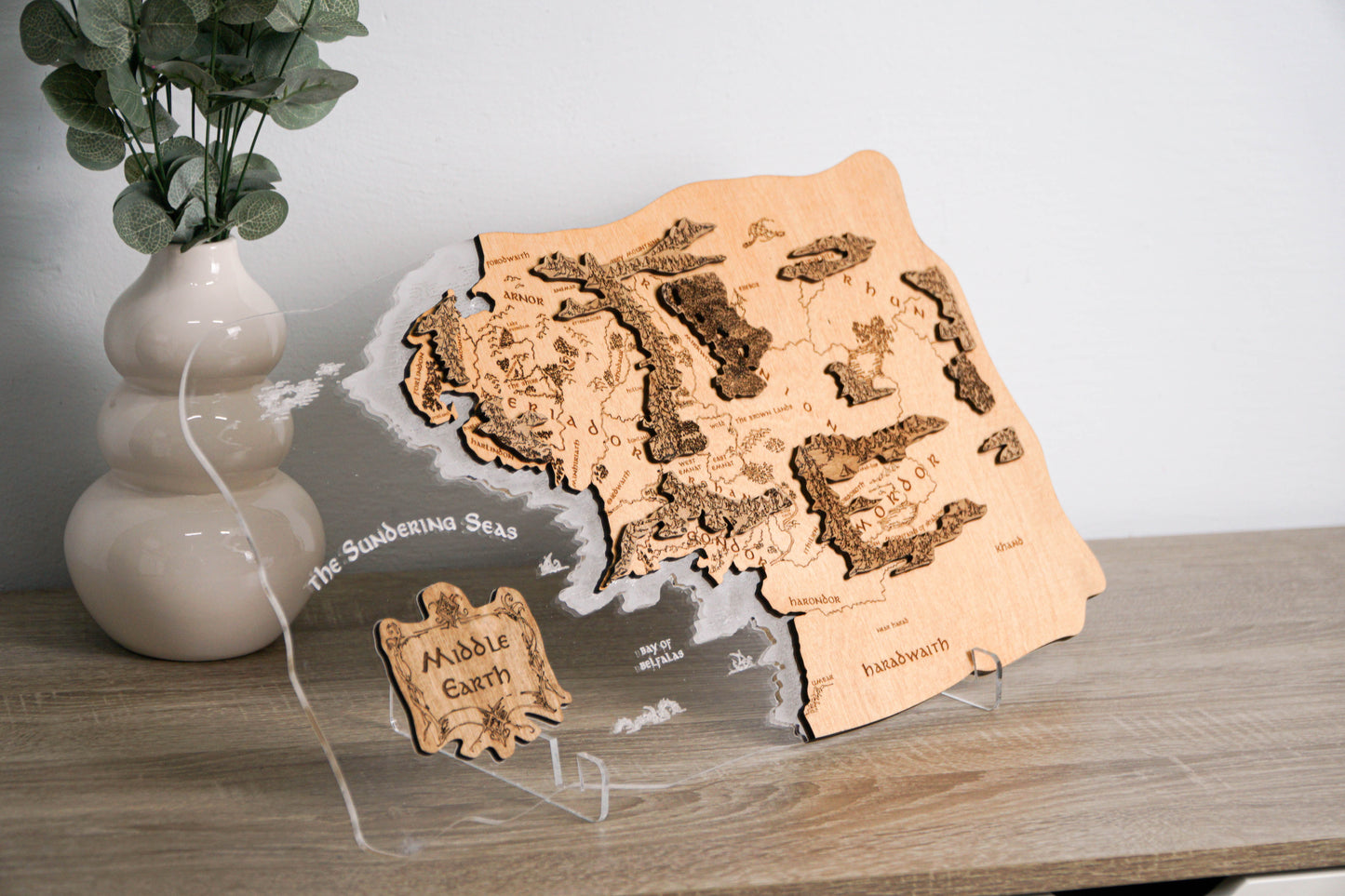 The Middle-earth map, in Prime color, measures 50x28 cm Transparent