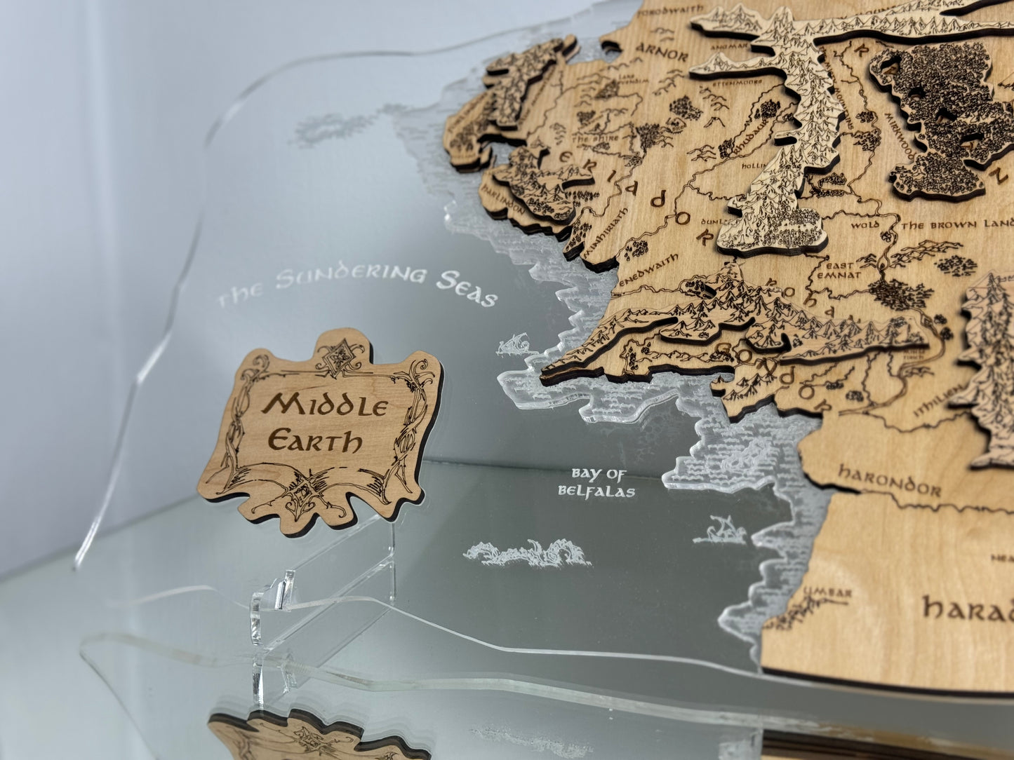 The Middle-earth map, in Natural color, measures 50x28 cm Transparent