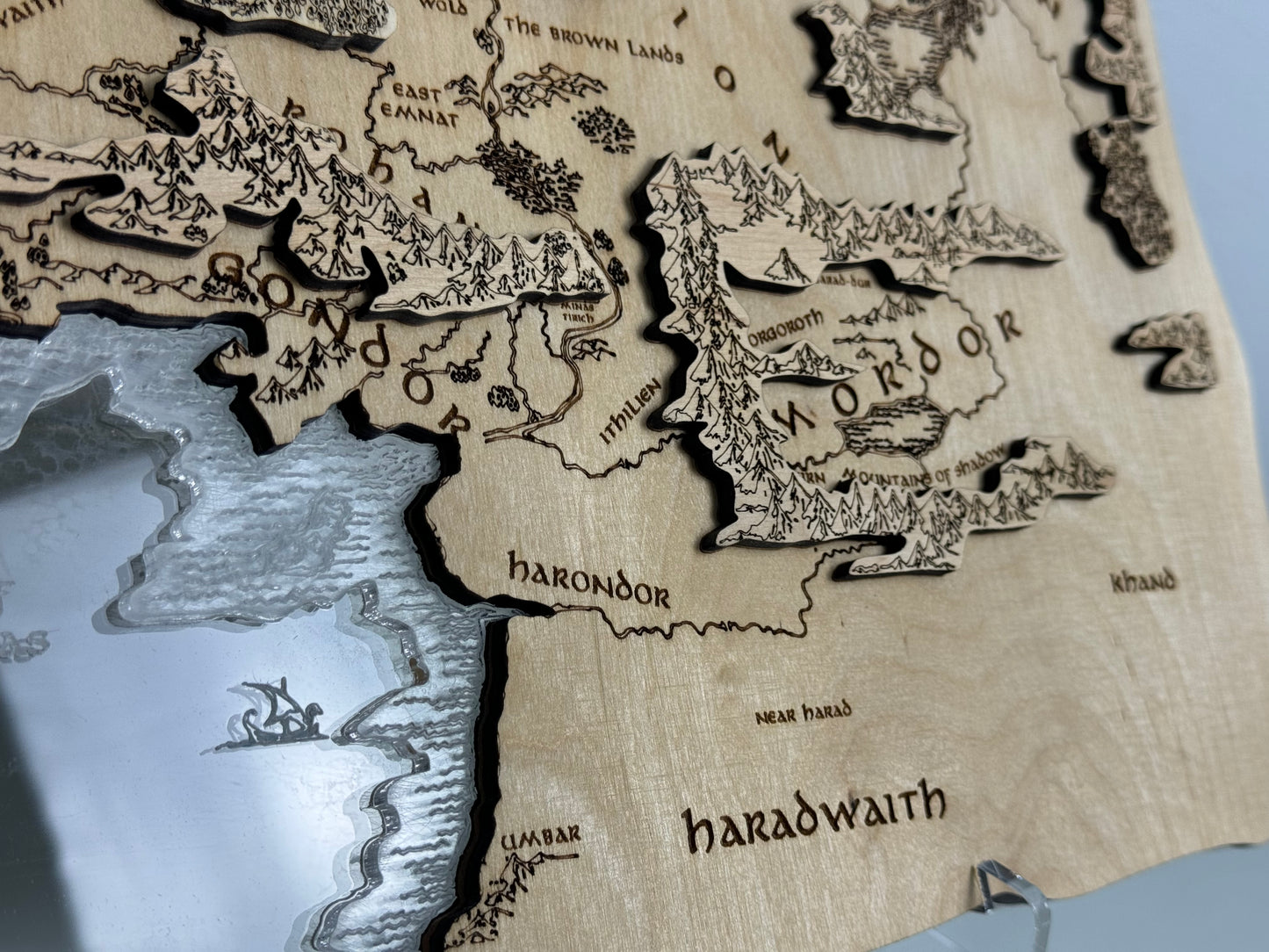 The Middle-earth map, in Natural color, measures 50x28 cm Transparent