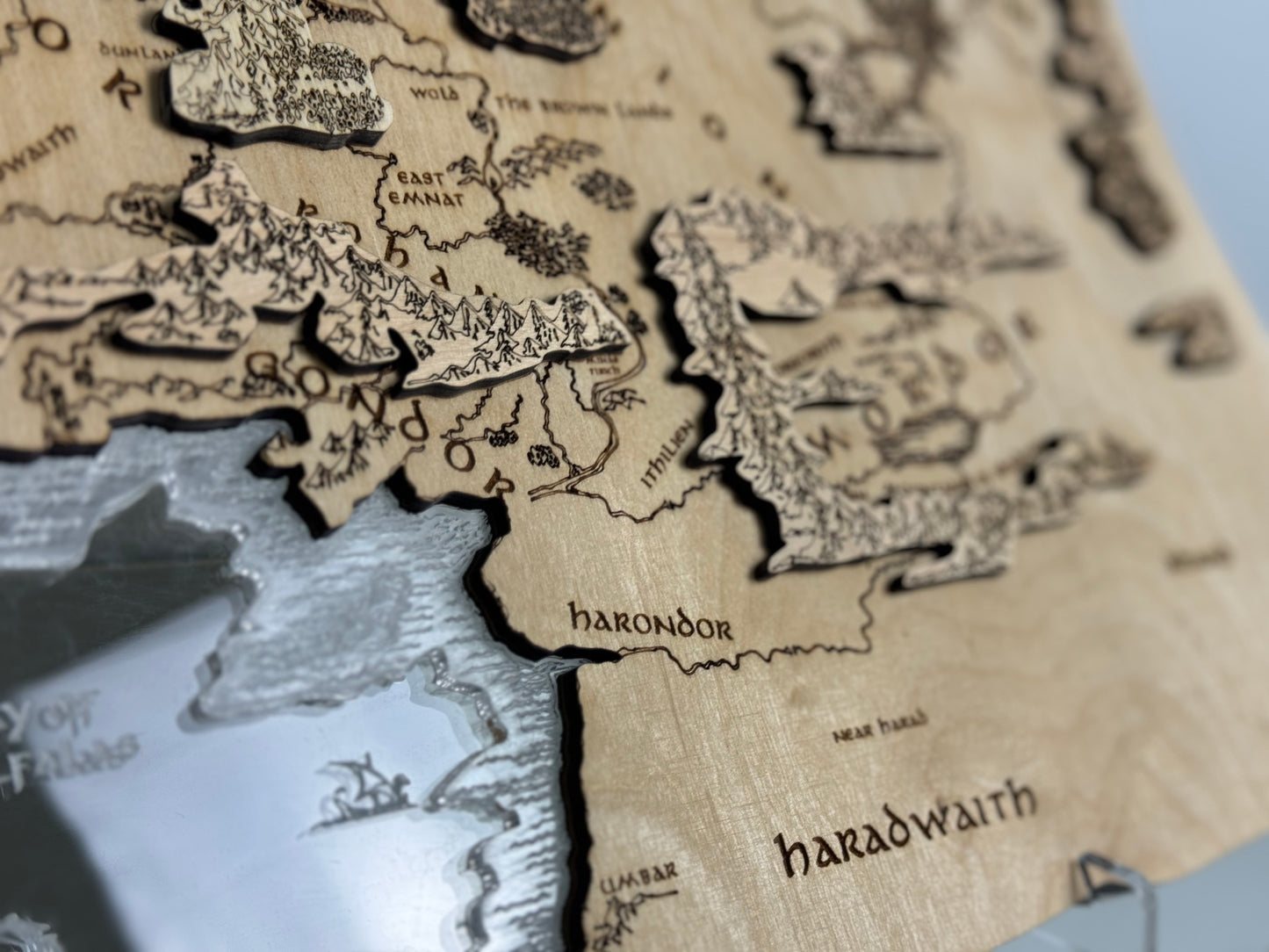 The Middle-earth map, in Natural color, measures 50x28 cm Transparent