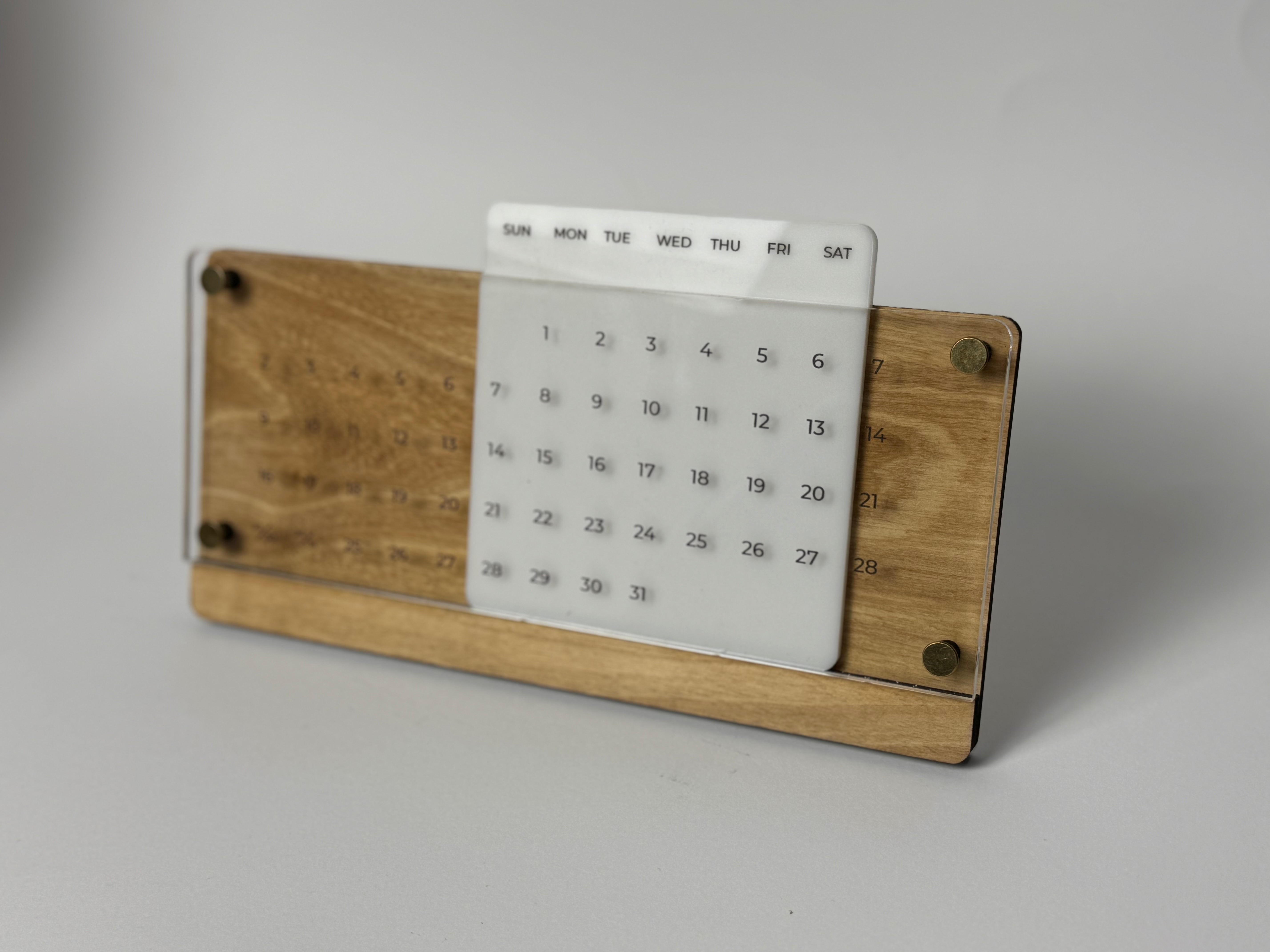 universal-wooden-desk-calendar-with-acrylic-natural-silver-bark-wood