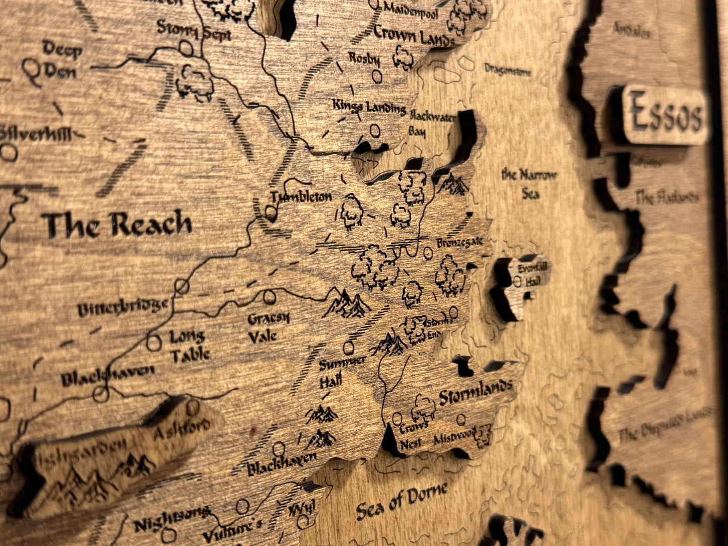 Game of Thrones map, in Rosewood color, measures 50x30 cm