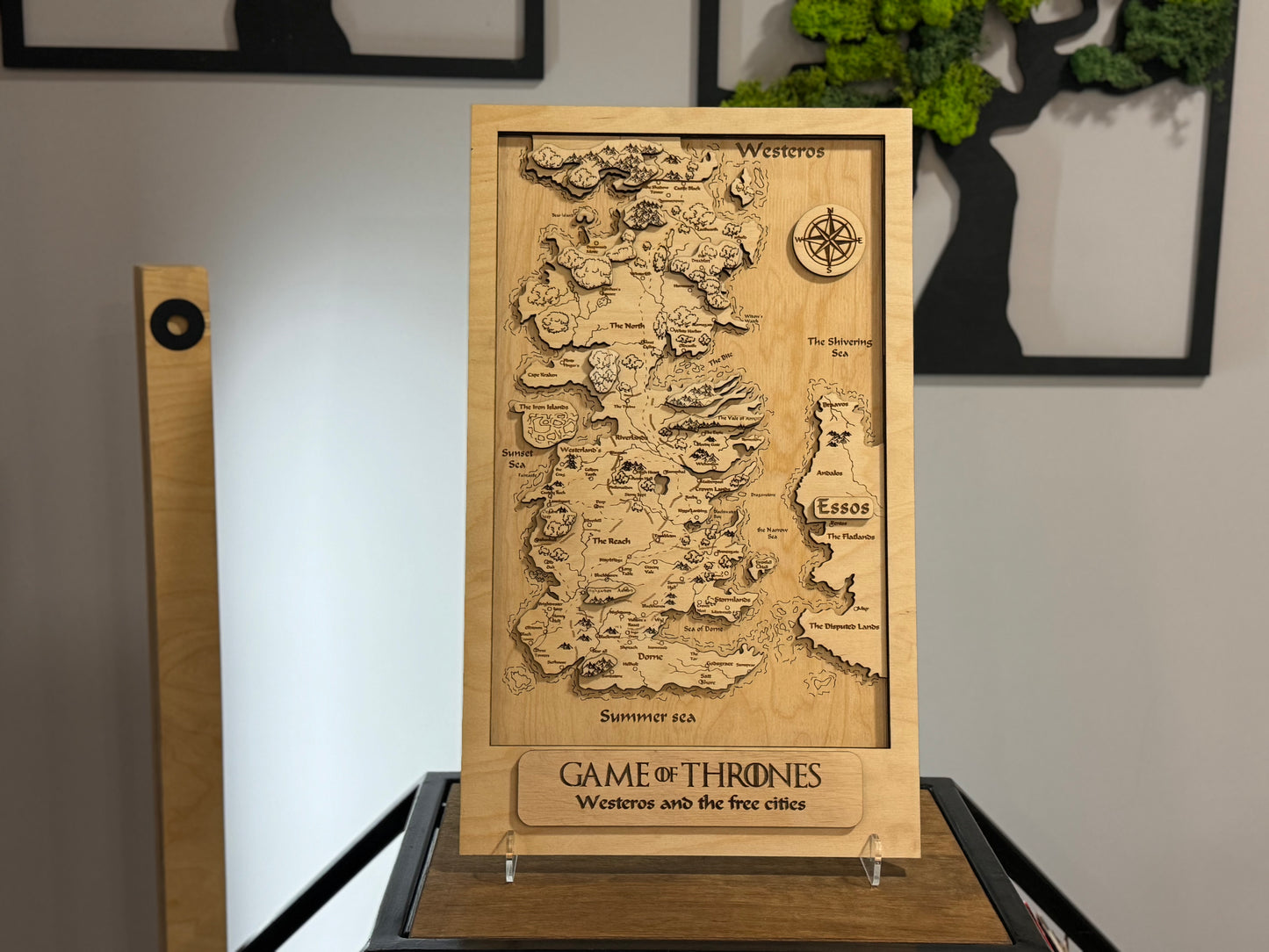 Game of Thrones map, in Natural color, measures 50x30 cm