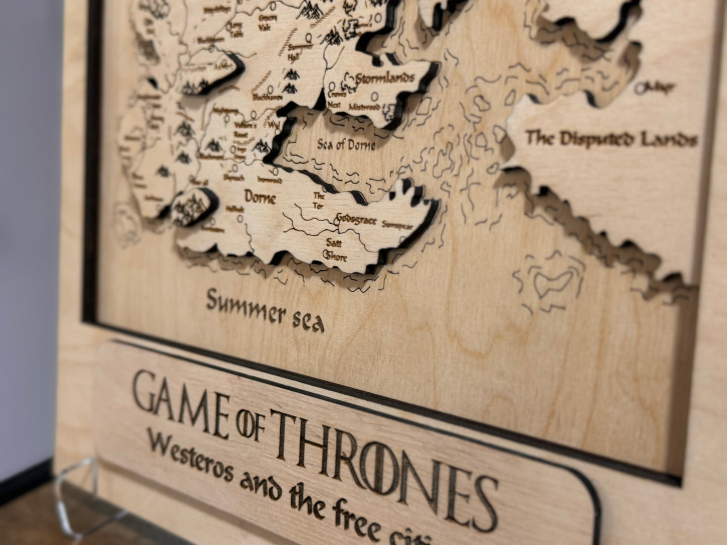 Game of Thrones map, in Natural color, measures 50x30 cm