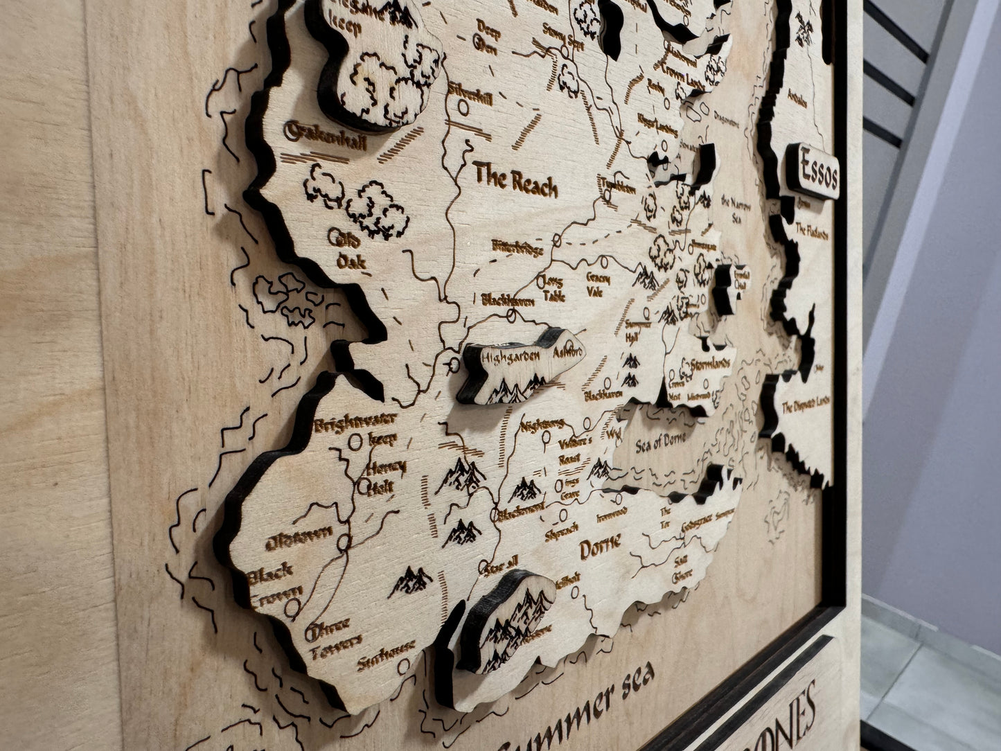 Game of Thrones map, in Natural color, measures 50x30 cm