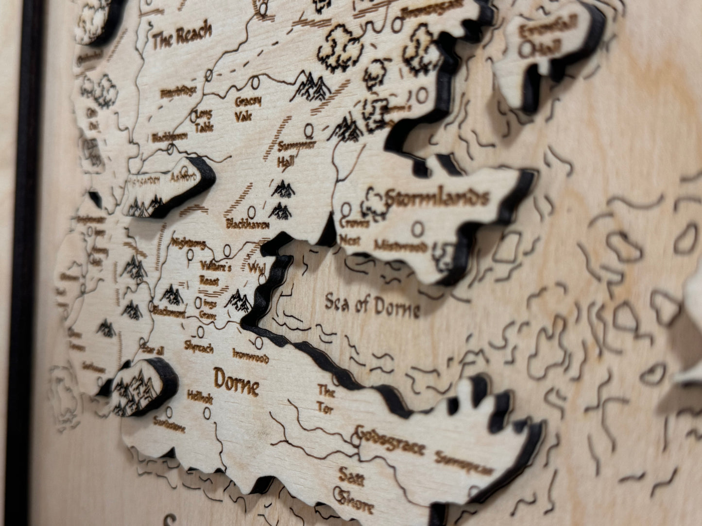 Game of Thrones map, in Natural color, measures 50x30 cm