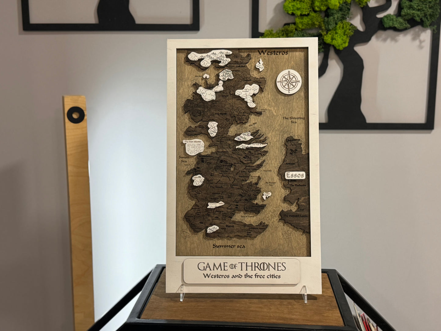 Game of Thrones map, in Grunge color, measures 50x30 cm