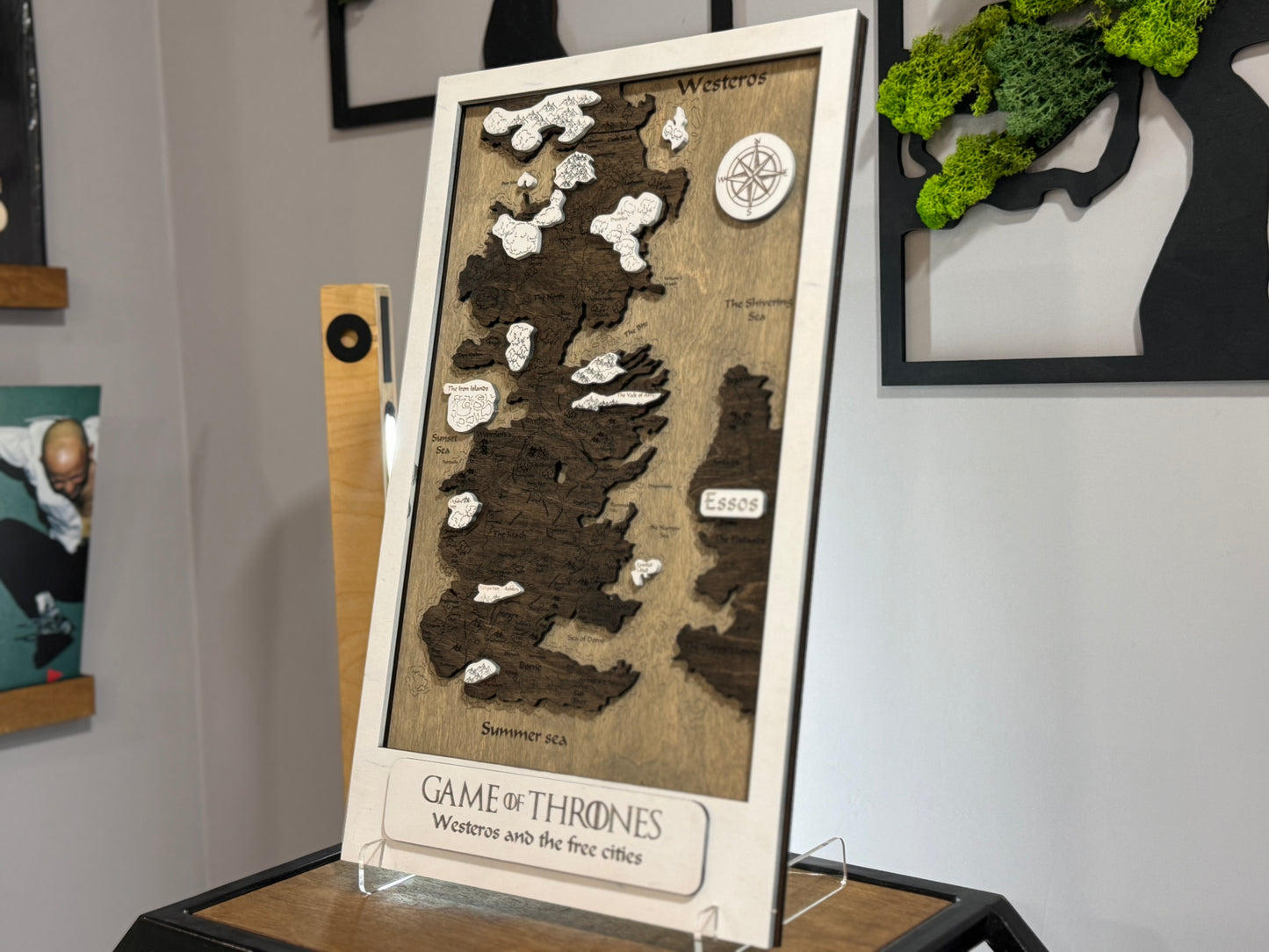 Game of Thrones map, in Grunge color, measures 50x30 cm