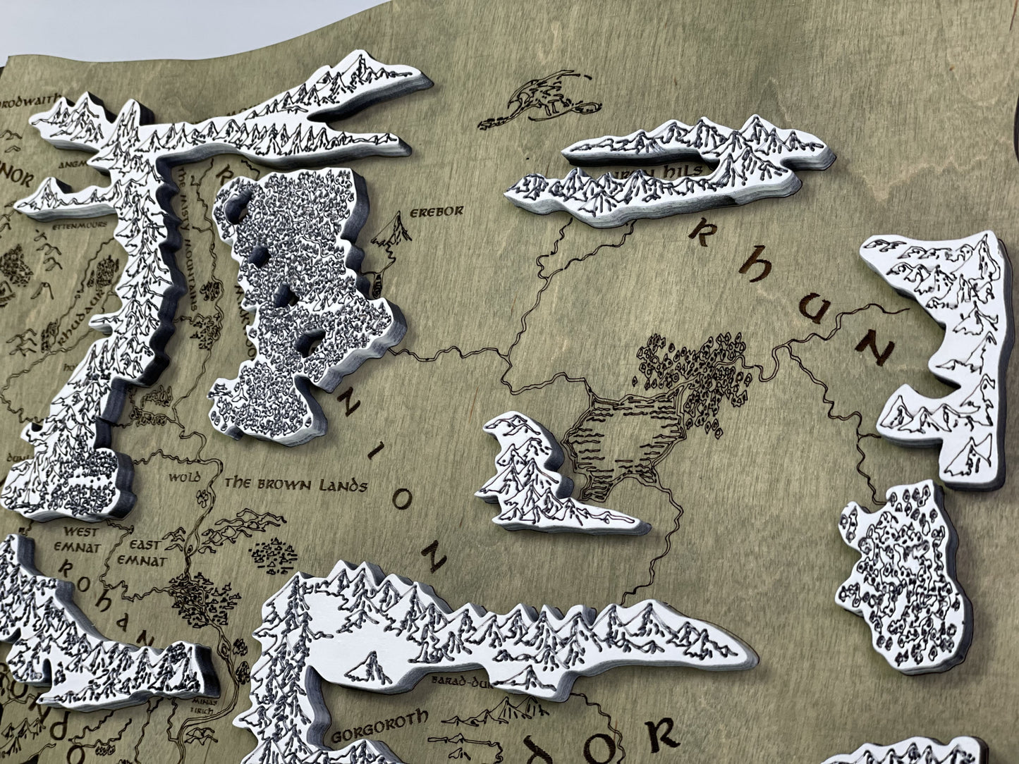 The Middle-earth map, in Verde color, 50x28 cm