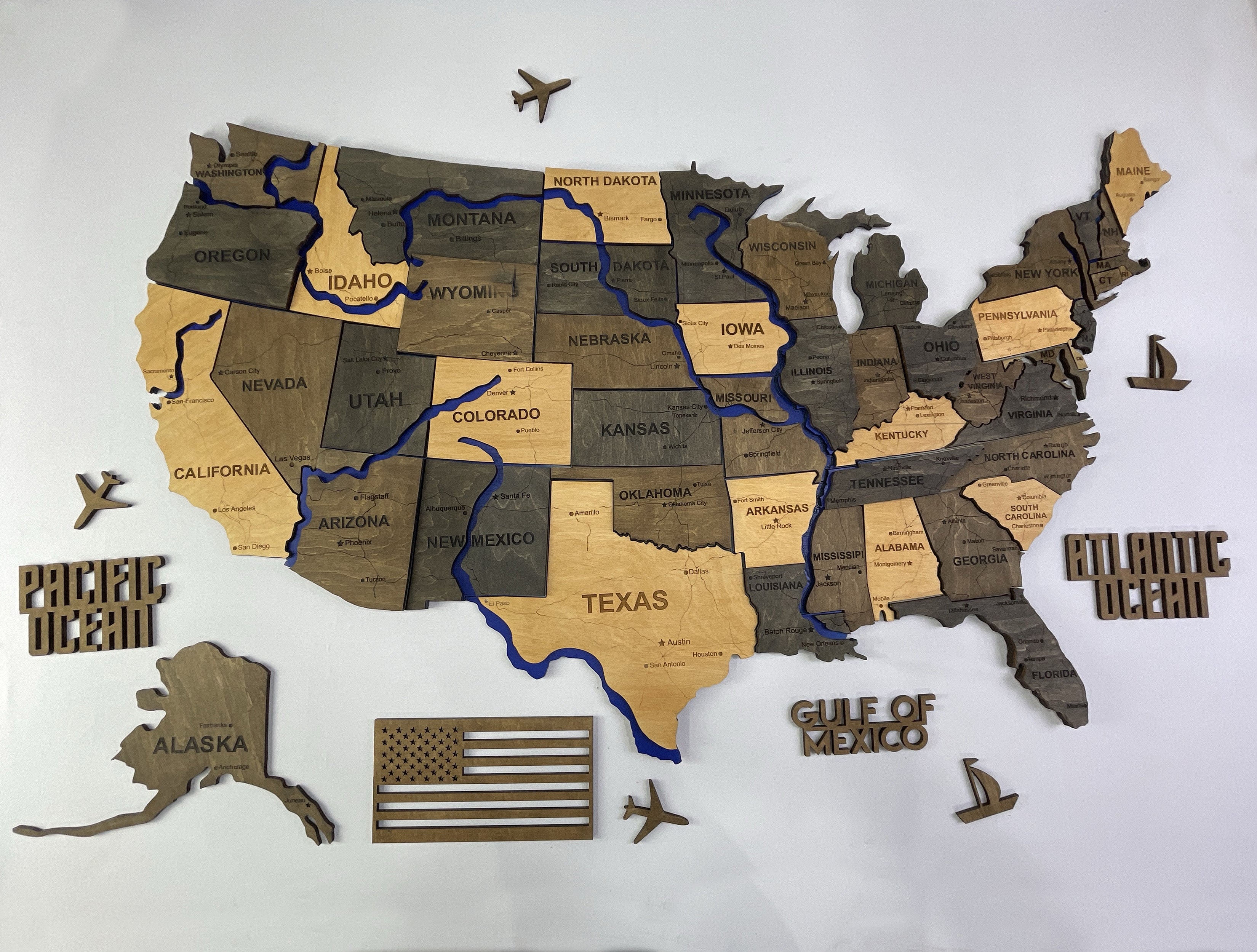 the-usa-3d-map-with-rivers-and-roads-color-black-white-copy