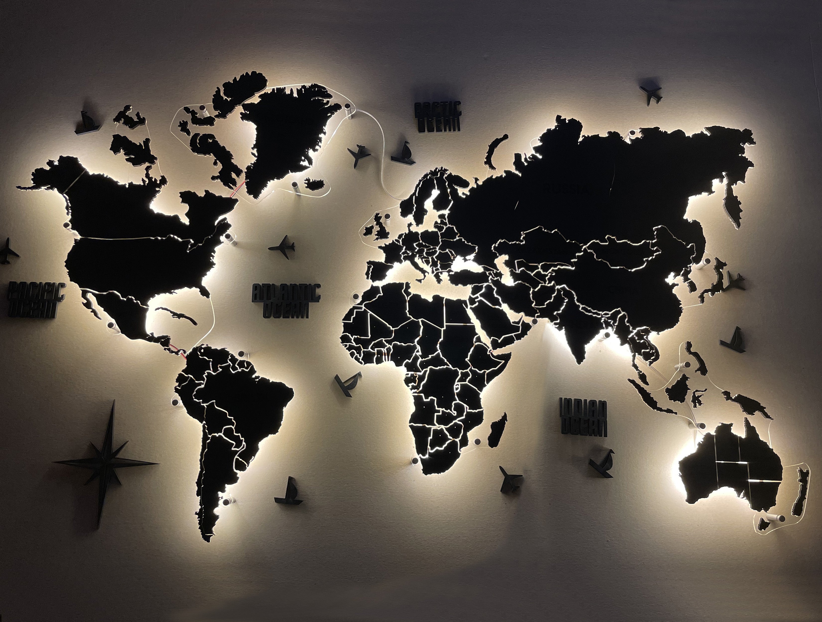 led-world-map-on-acrylic-glass-with-backlighting-between-countries-color-nero