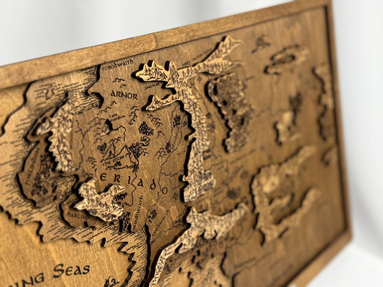 Lord of the Rings map, in Nut color, measures 50x29 cm