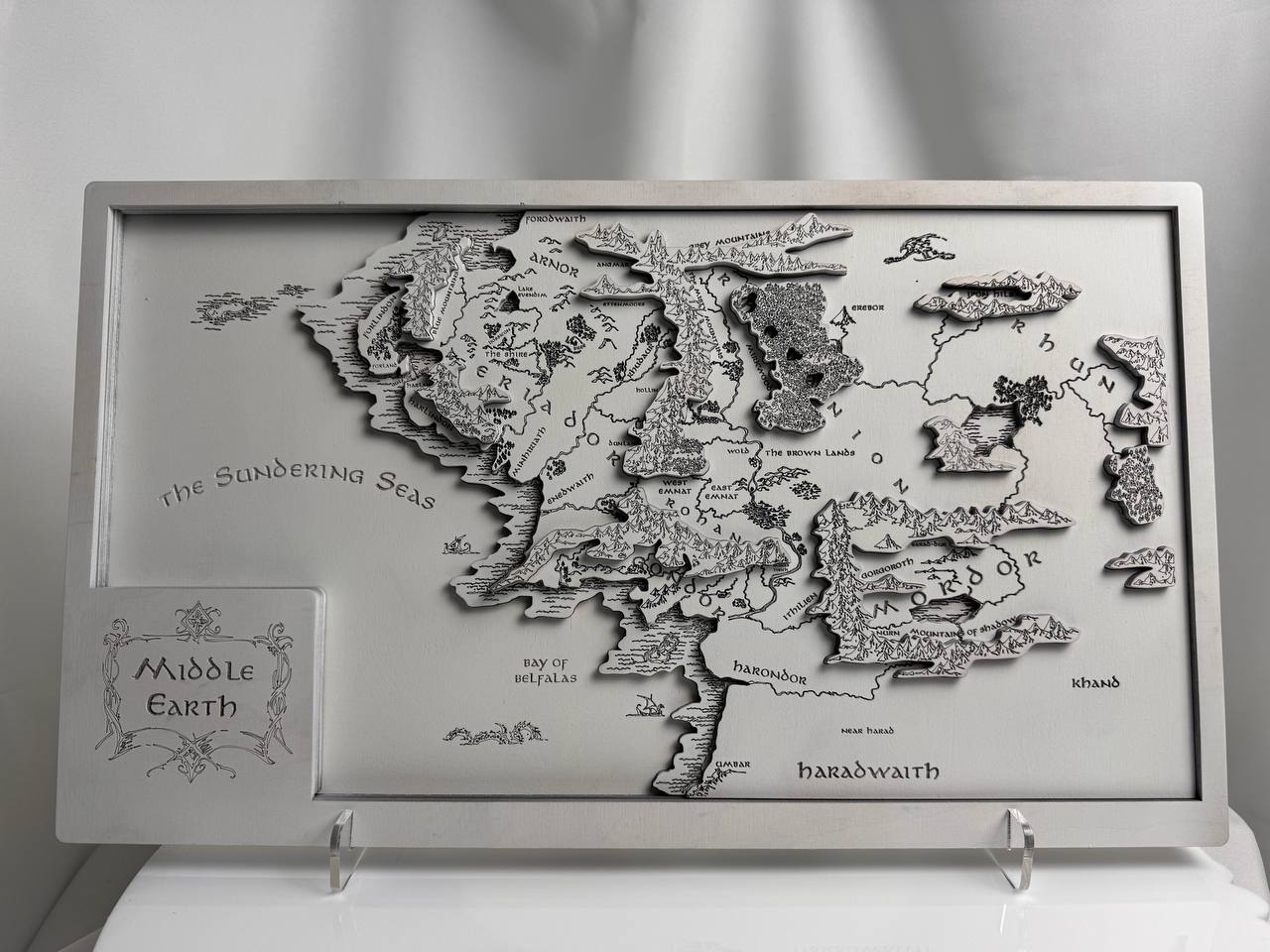 lord-of-the-rings-map-in-white-color-measures-50x29-cm