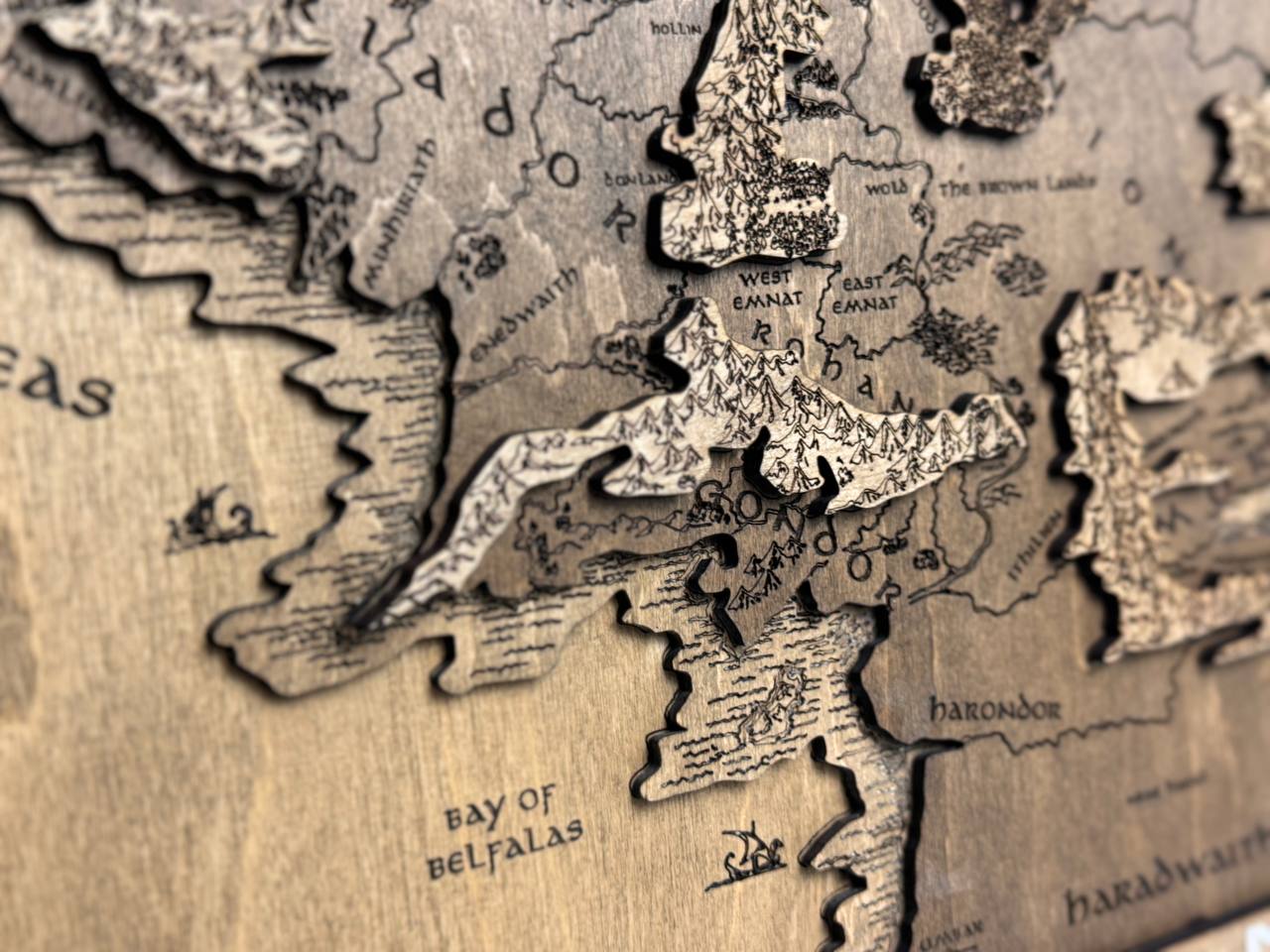 Lord of the Rings map, in Nut color, measures 50x29 cm