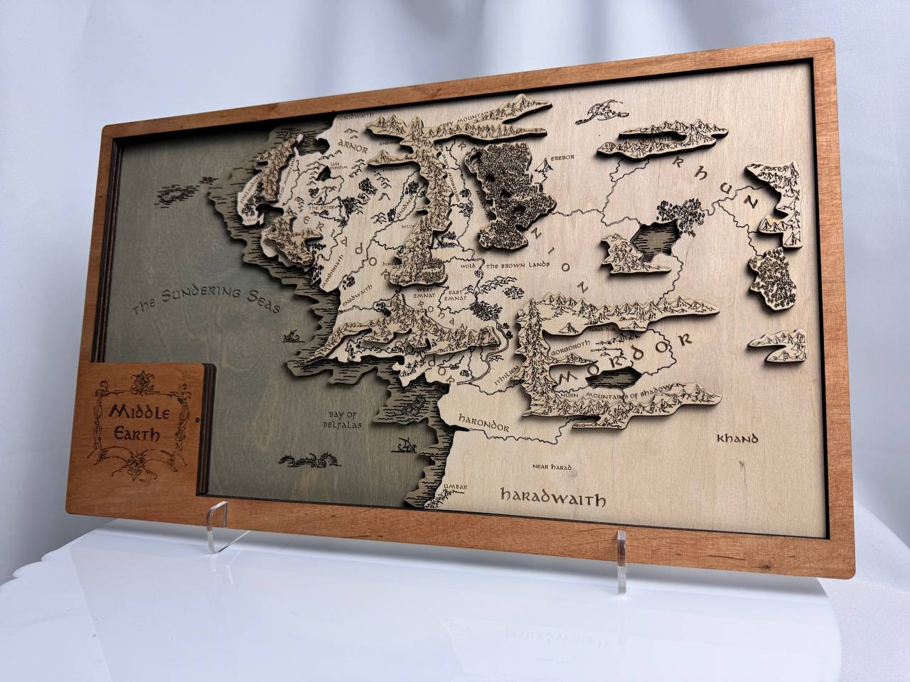 Lord of the Rings map, in Bloom color, measures 50x29 cm