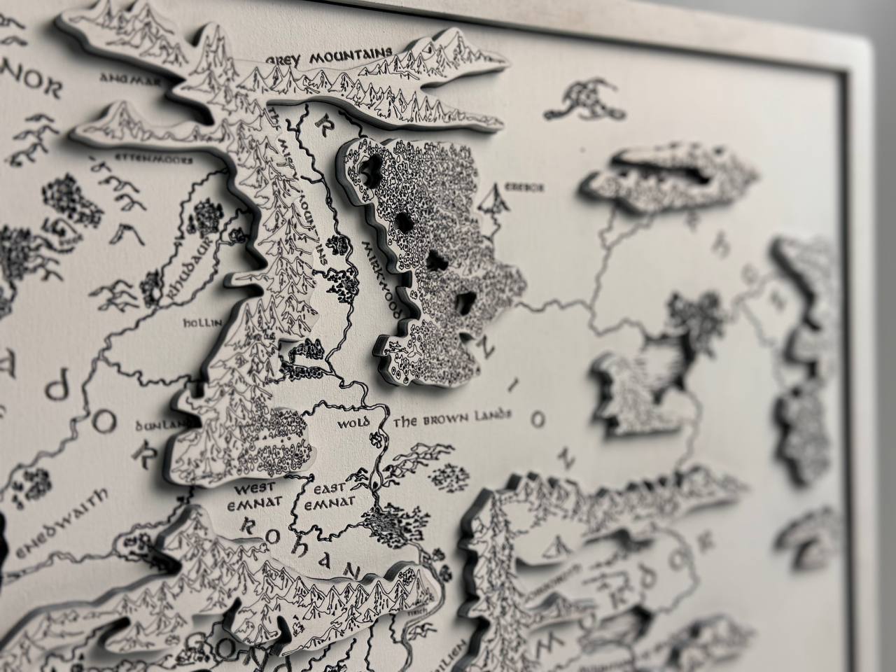 Lord of the Rings map, in White color, measures 50x29 cm