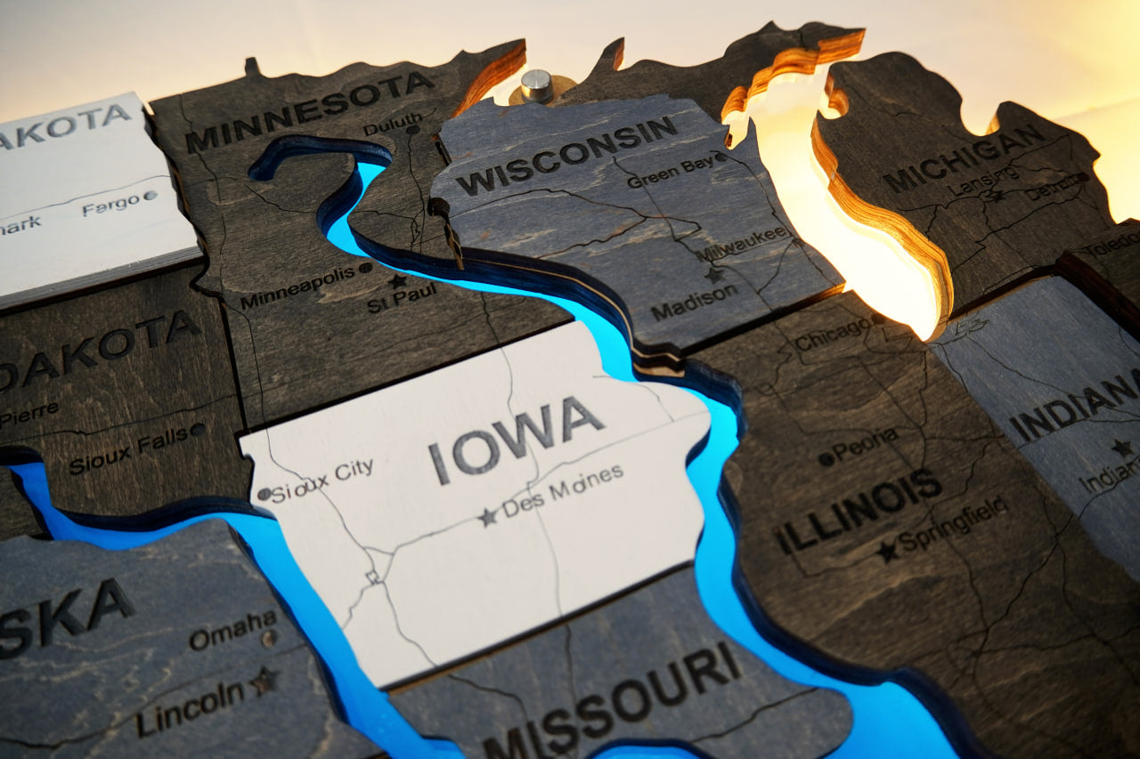 The USA LED map on acrylic glass with acrylic rivers, roads and backlighting between states color Loft