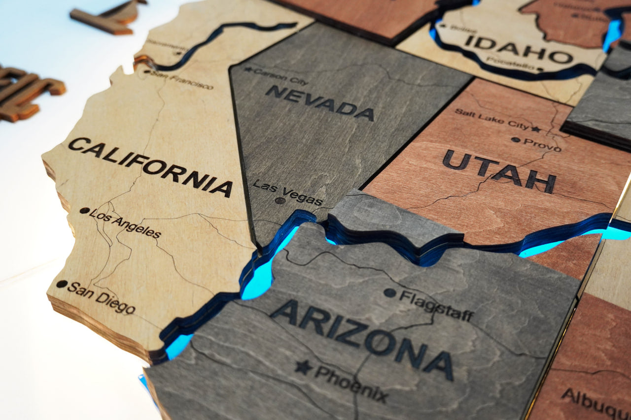 The USA LED map on acrylic glass with acrylic rivers, roads and backlighting between states color Warm