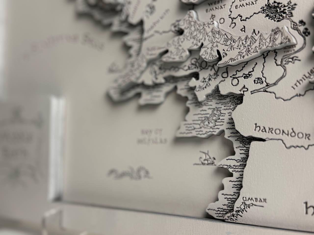 Lord of the Rings map, in White color, measures 50x29 cm