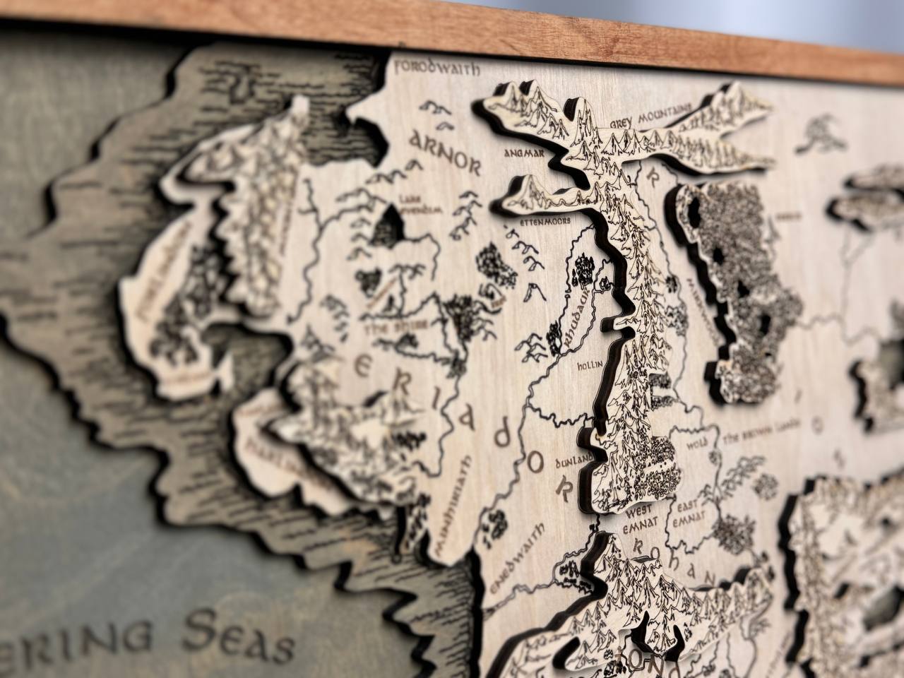 Lord of the Rings map, in Bloom color, measures 50x29 cm