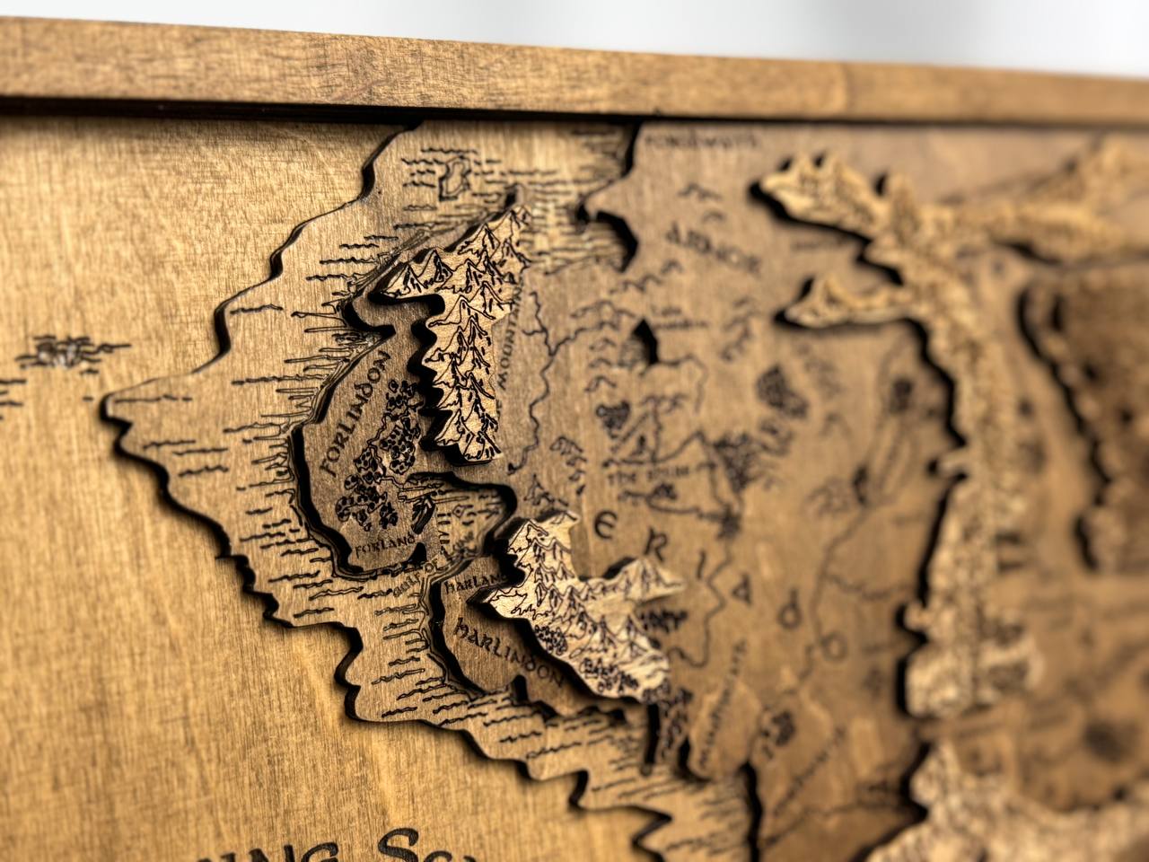 Lord of the Rings map, in Nut color, measures 50x29 cm