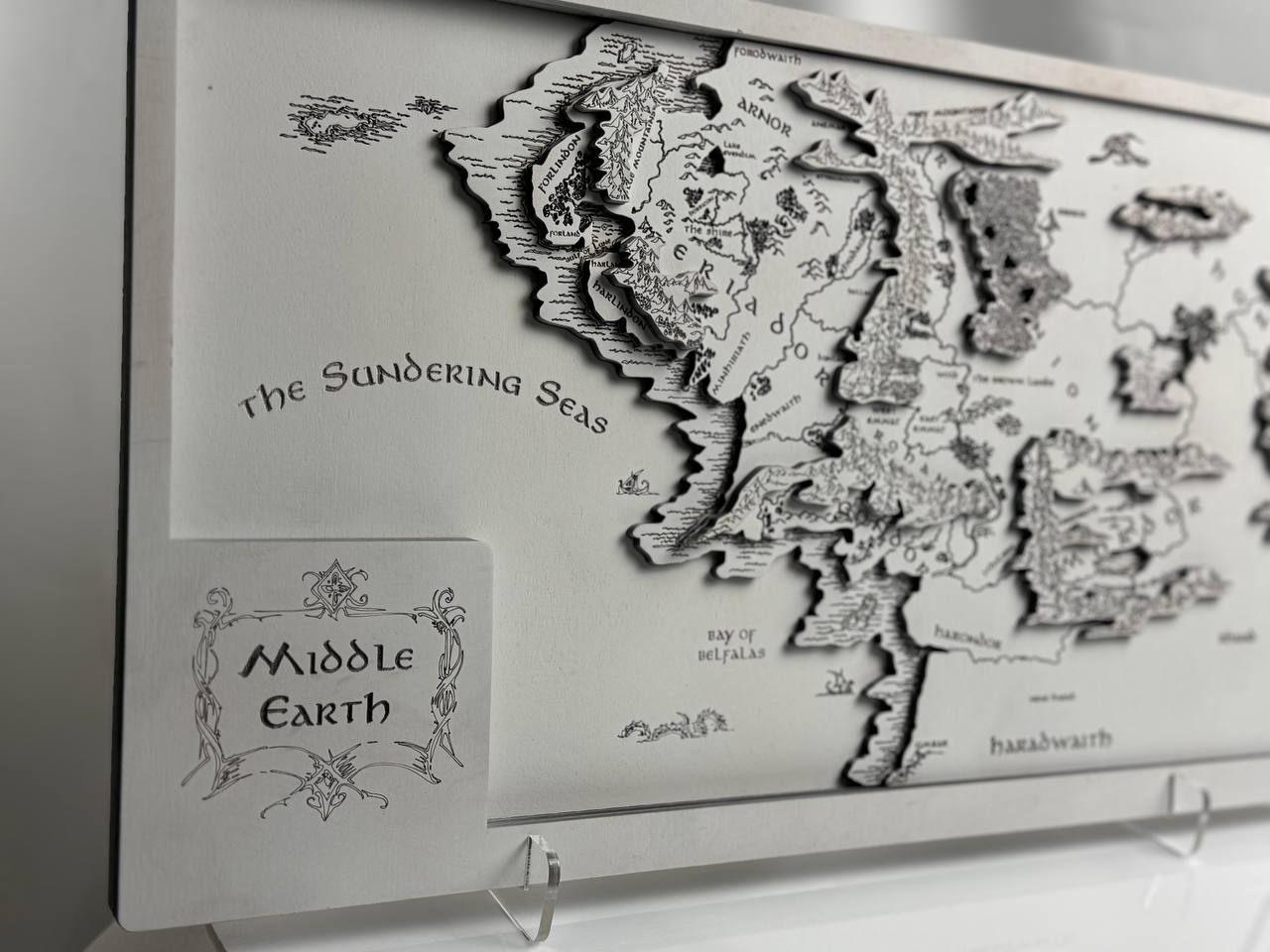 Lord of the Rings map, in White color, measures 50x29 cm