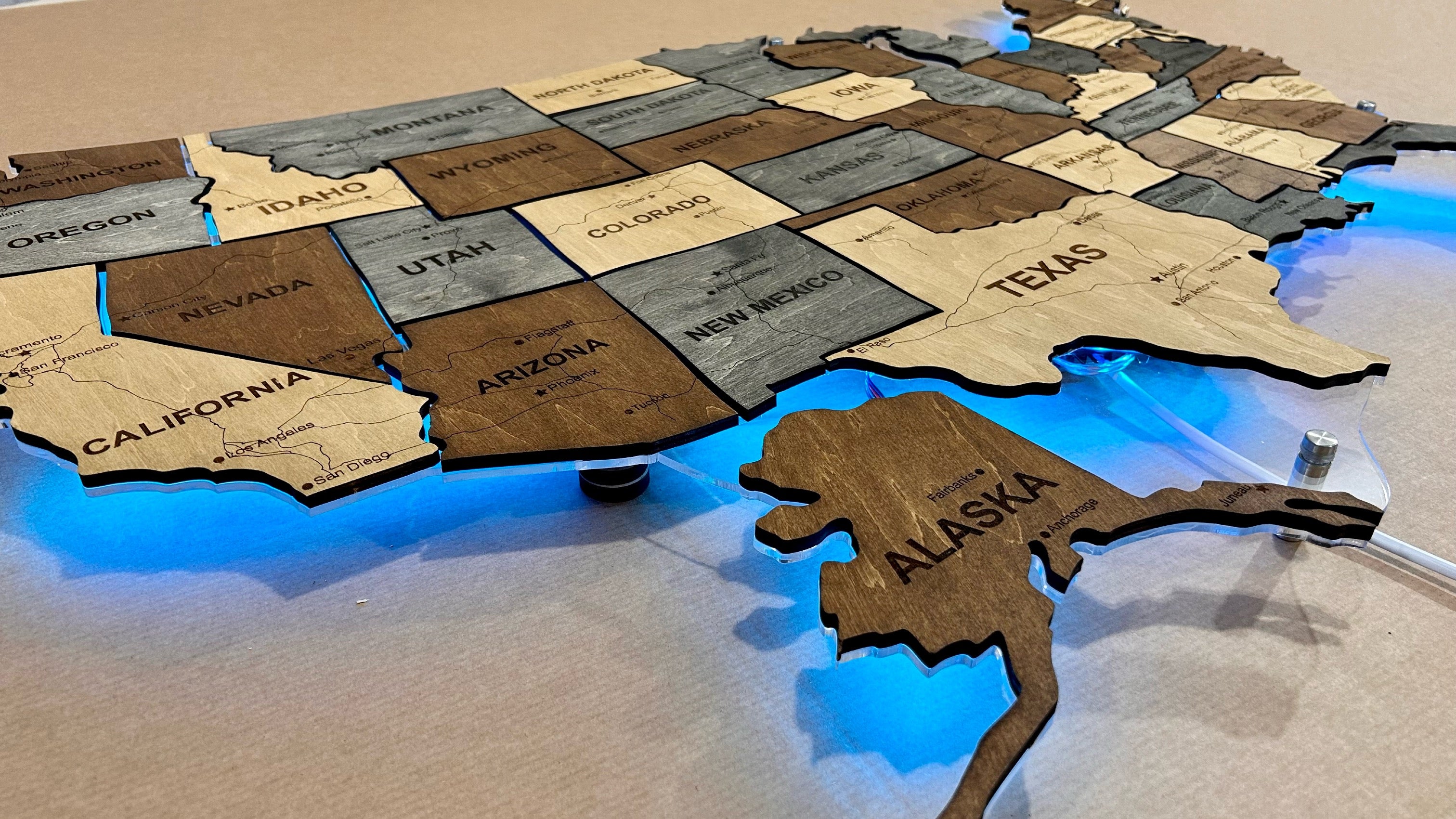 usa-led-rgb-map-on-acrylic-glass-with-roads-and-backlighting-between-states-color-brut