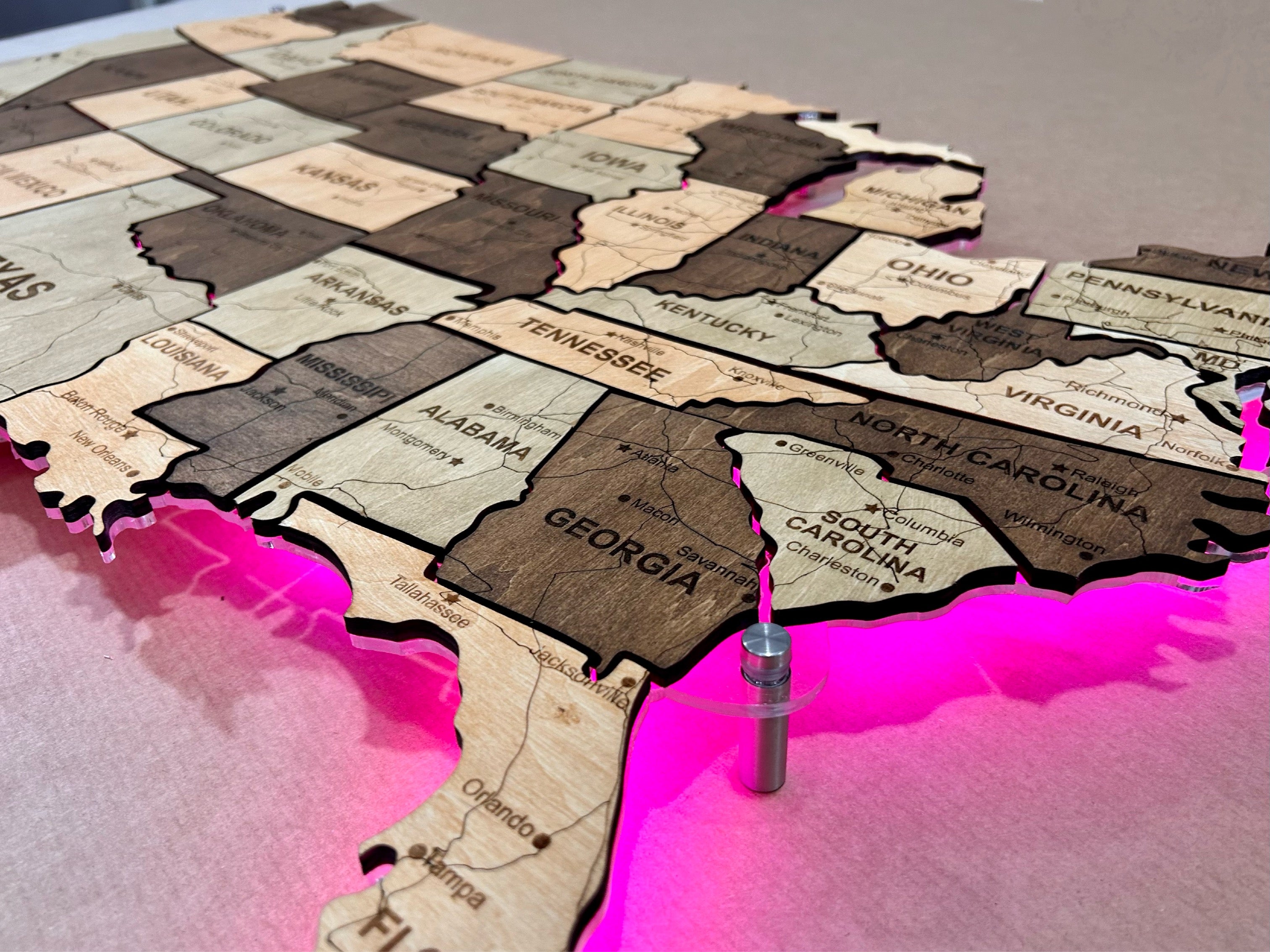 usa-led-rgb-map-on-acrylic-glass-with-roads-and-backlighting-between-states-color-memphis