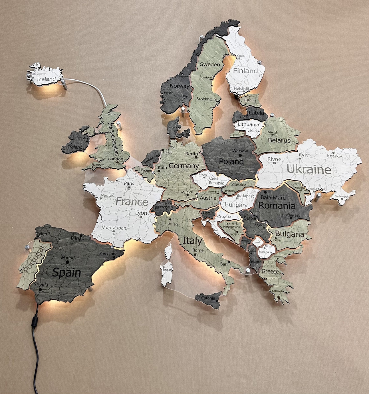 Europe LED map on acrylic glass with backlighting between countries color Verde