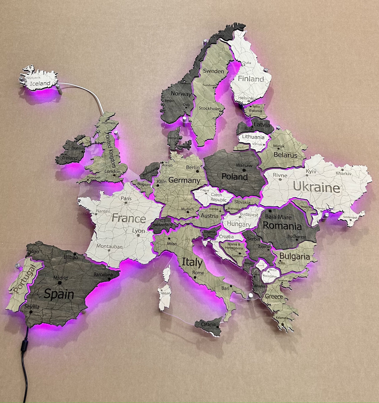 Europe LED RGB map on acrylic glass with backlighting between countries color Verde
