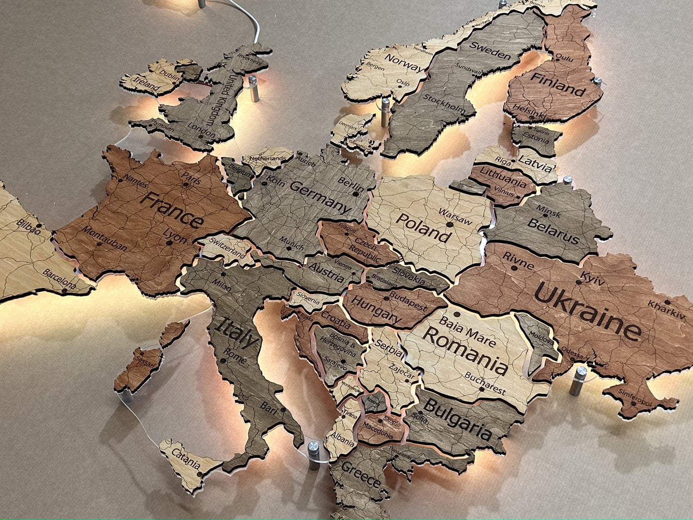 Europe LED map on acrylic glass with backlighting between countries color Warm