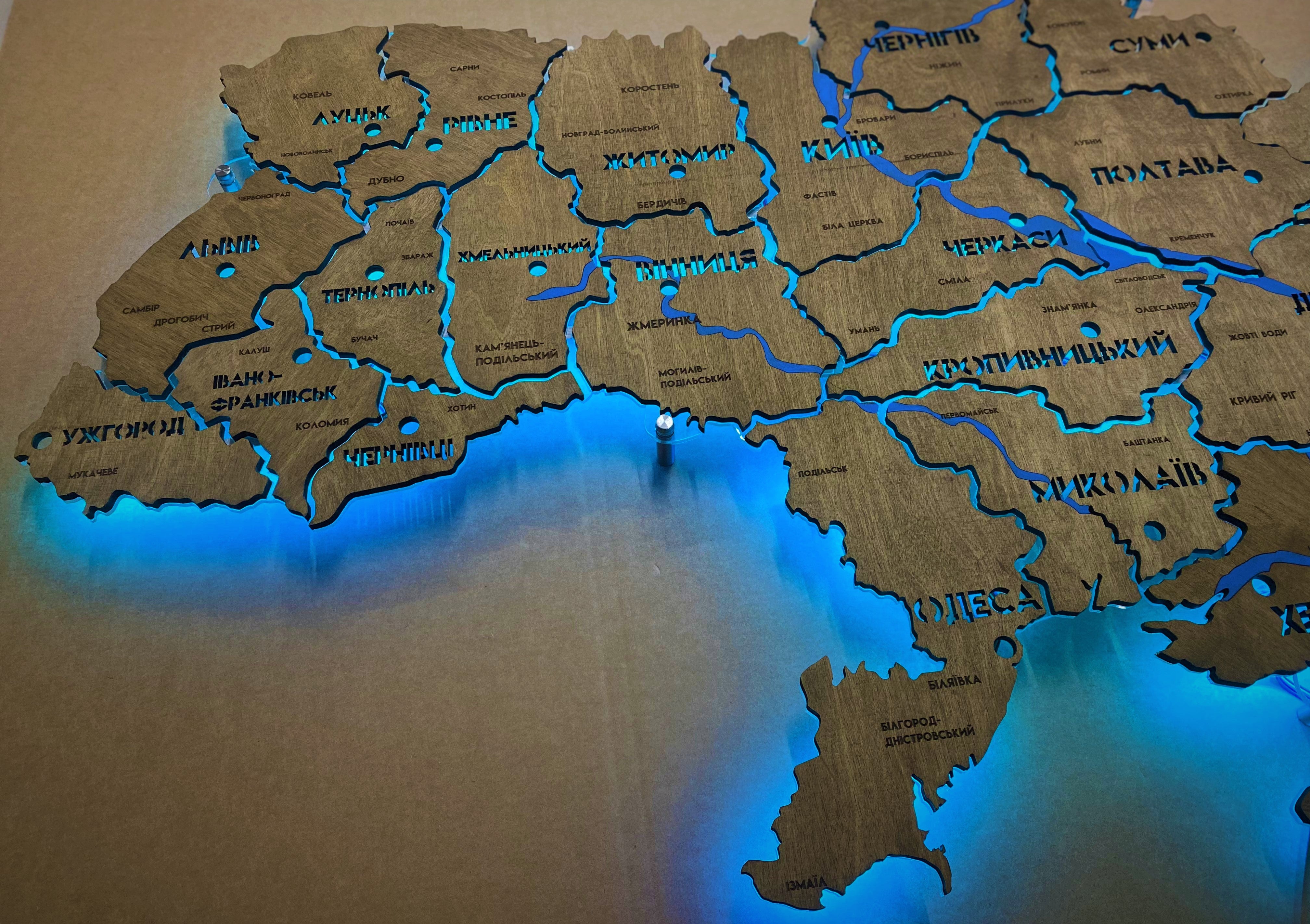 ukraine-led-rgb-map-on-acrylic-glass-with-rivers-and-backlighting-between-regions-color-venge1